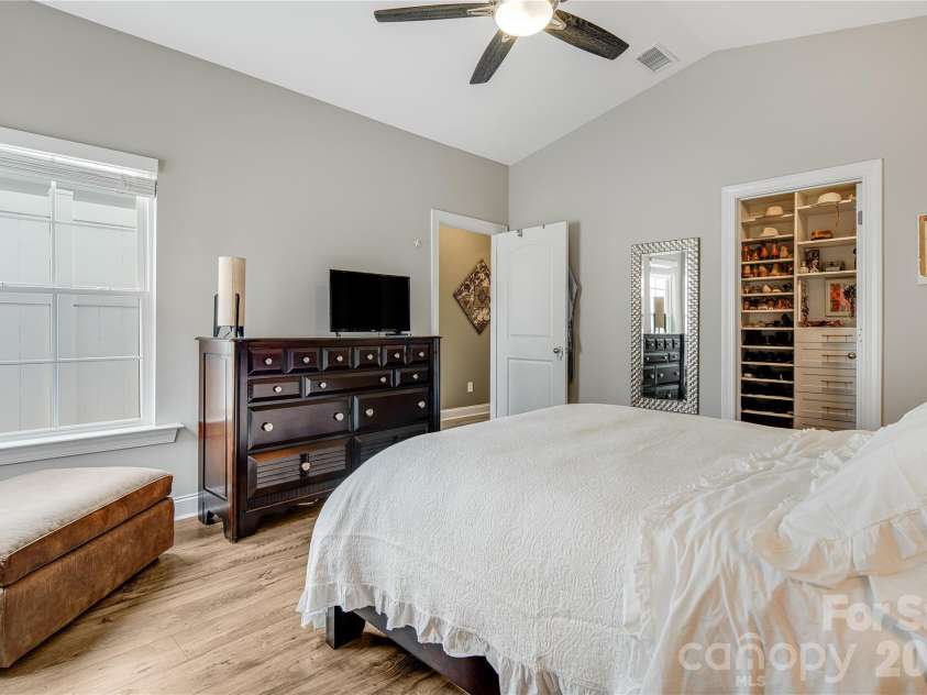 30 Walnut Springs Drive, Asheville, NC 28804.  MLS# CAR4411340, YatesRealty ID 42604. 