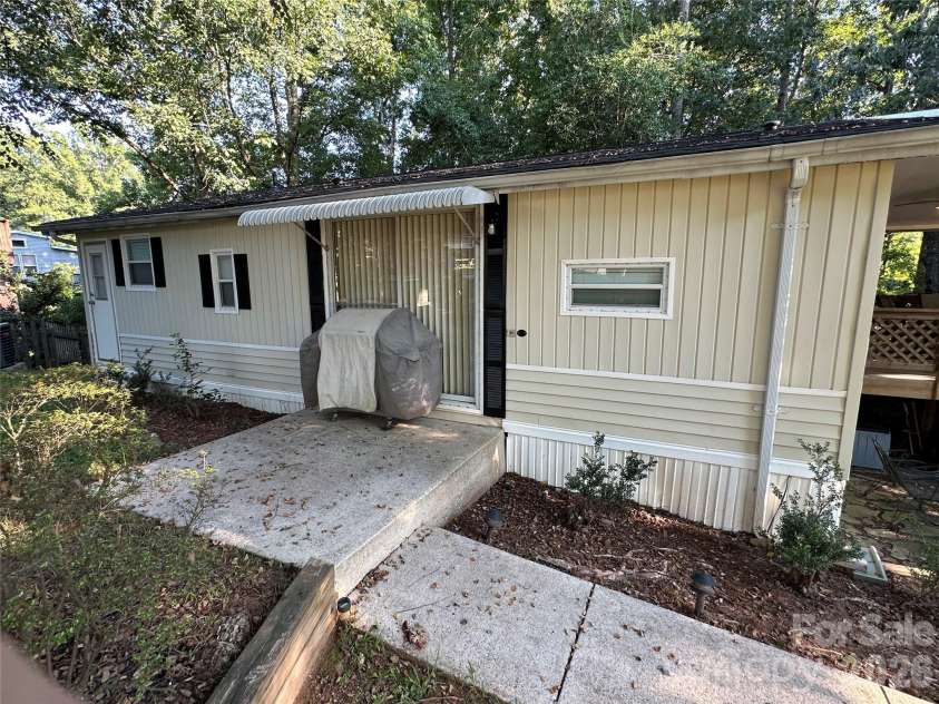 111 Hickory Circle, New London, NC 28127.  MLS# CAR4410881, YatesRealty ID 42607. 