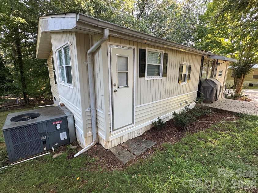 111 Hickory Circle, New London, NC 28127.  MLS# CAR4410881, YatesRealty ID 42607. 