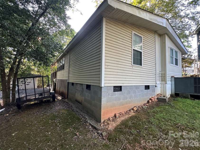 111 Hickory Circle, New London, NC 28127.  MLS# CAR4410881, YatesRealty ID 42607. 