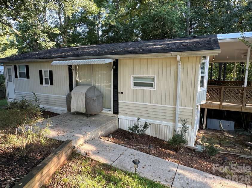 111 Hickory Circle, New London, NC 28127.  MLS# CAR4410881, YatesRealty ID 42607. 