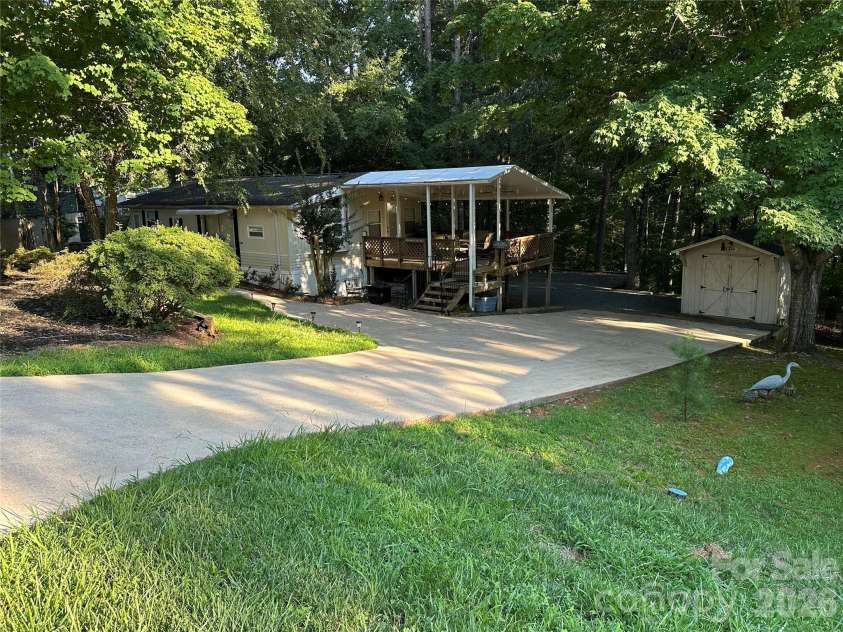 111 Hickory Circle, New London, NC 28127.  MLS# CAR4410881, YatesRealty ID 42607. 