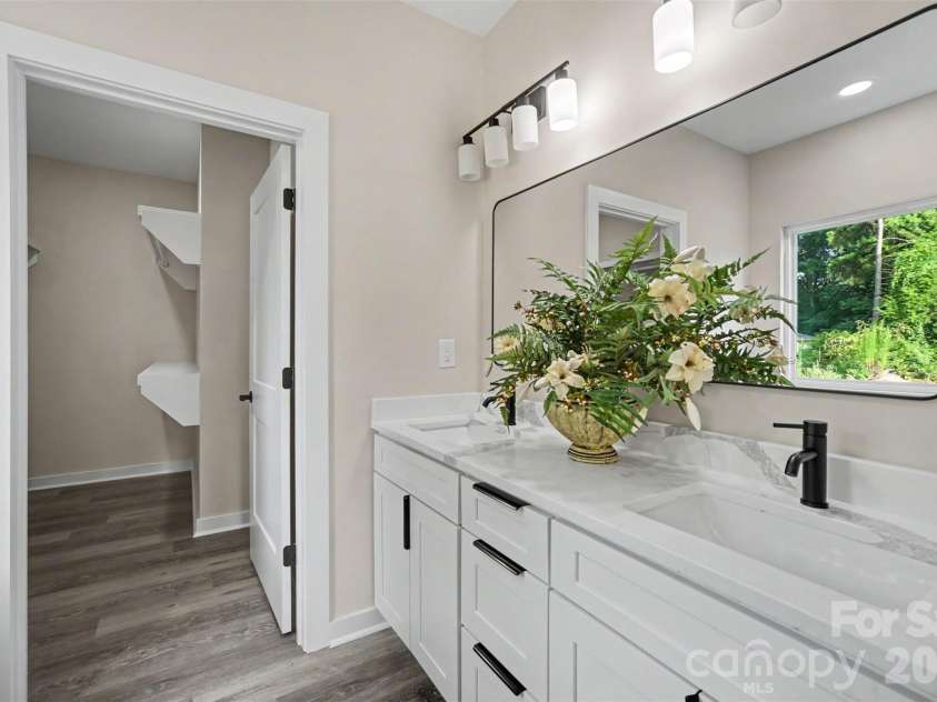 5200 Morning Dove Court, Gastonia, NC 28052.  MLS# CAR4414825, YatesRealty ID 42608. 