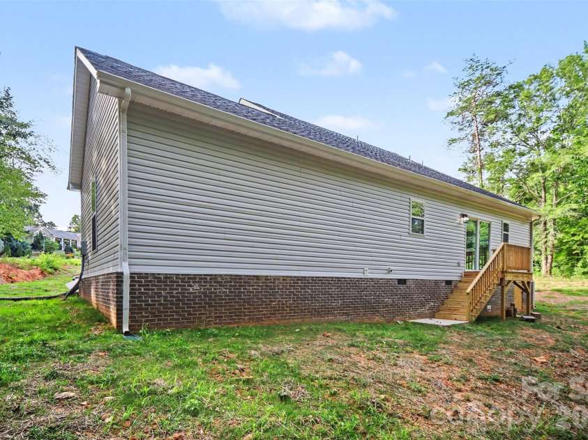 5200 Morning Dove Court, Gastonia, NC 28052.  MLS# CAR4414825, YatesRealty ID 42608. 