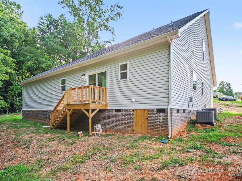 5200 Morning Dove Court, Gastonia, NC 28052.  MLS# CAR4414825, YatesRealty ID 42608. 