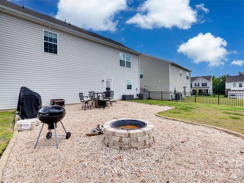 1208 Old Fort Drive, Edgemoor, SC 29712.  MLS# CAR4408976, YatesRealty ID 42609. 