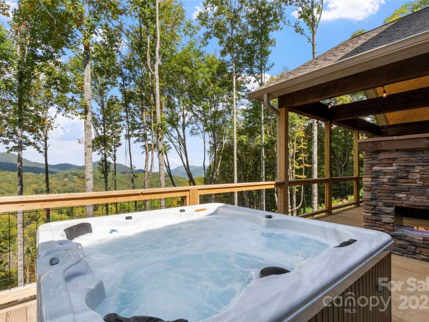 377 Ridge Runner Road, Burnsville, NC 28714.  MLS# CAR4242745, YatesRealty ID 4261. 