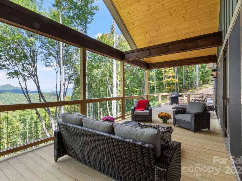 377 Ridge Runner Road, Burnsville, NC 28714.  MLS# CAR4242745, YatesRealty ID 4261. 