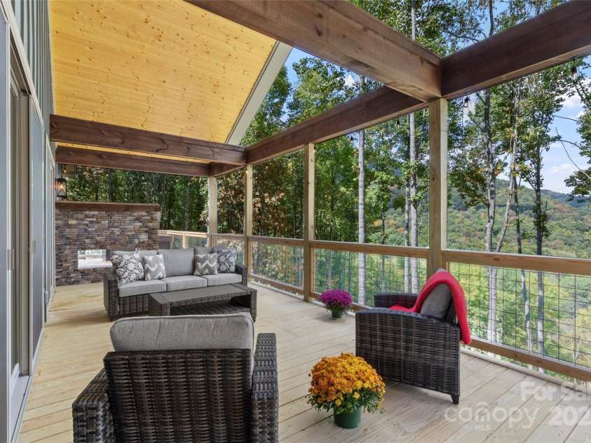 377 Ridge Runner Road, Burnsville, NC 28714.  MLS# CAR4242745, YatesRealty ID 4261. 