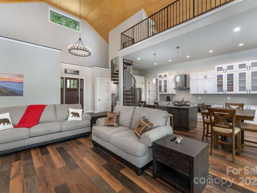 377 Ridge Runner Road, Burnsville, NC 28714.  MLS# CAR4242745, YatesRealty ID 4261. 