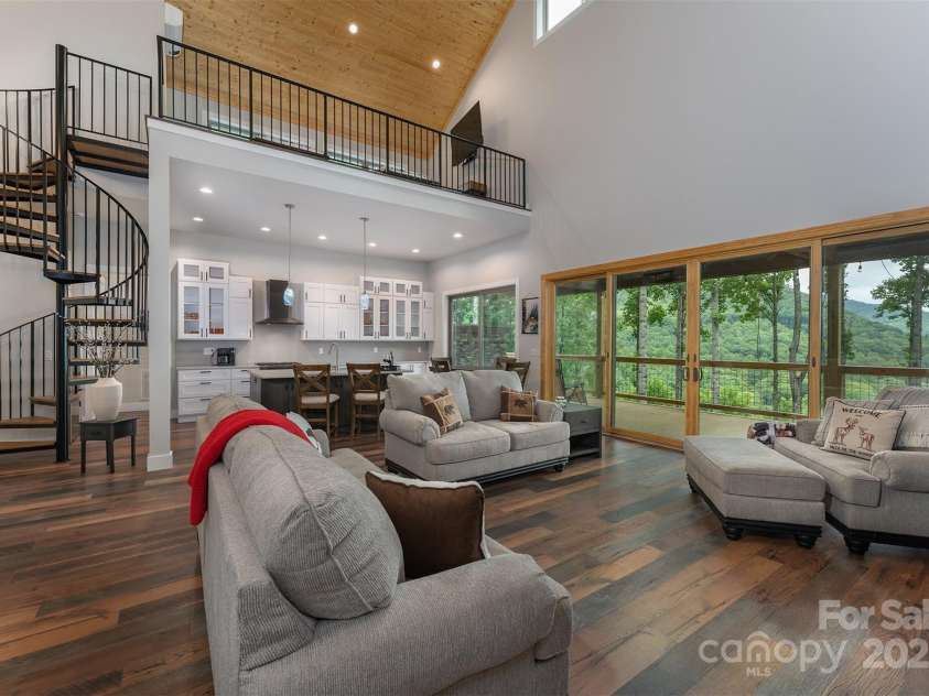 377 Ridge Runner Road, Burnsville, NC 28714.  MLS# CAR4242745, YatesRealty ID 4261. 