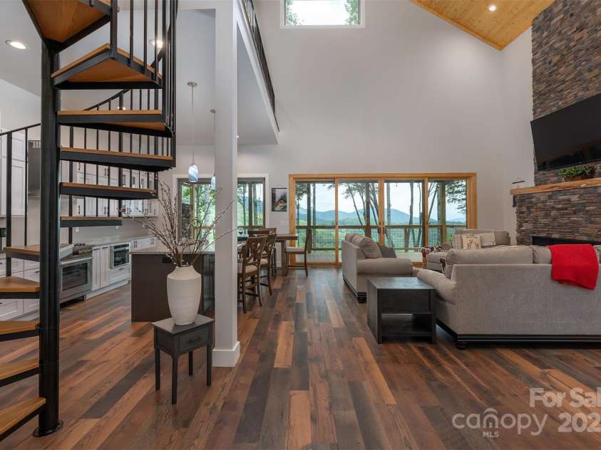 377 Ridge Runner Road, Burnsville, NC 28714.  MLS# CAR4242745, YatesRealty ID 4261. 