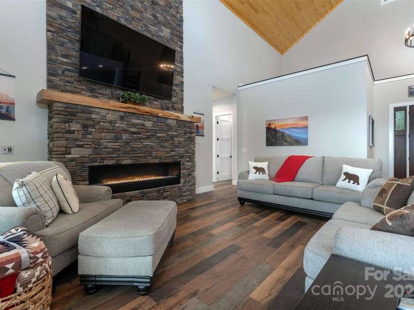 377 Ridge Runner Road, Burnsville, NC 28714.  MLS# CAR4242745, YatesRealty ID 4261. 