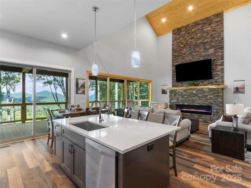 377 Ridge Runner Road, Burnsville, NC 28714.  MLS# CAR4242745, YatesRealty ID 4261. 
