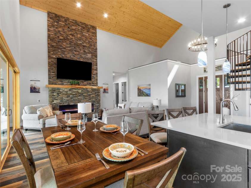 377 Ridge Runner Road, Burnsville, NC 28714.  MLS# CAR4242745, YatesRealty ID 4261. 