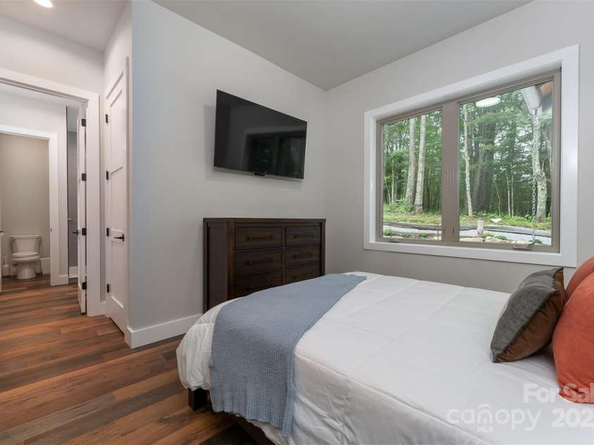 377 Ridge Runner Road, Burnsville, NC 28714.  MLS# CAR4242745, YatesRealty ID 4261. 