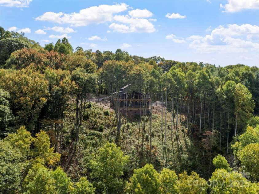 377 Ridge Runner Road, Burnsville, NC 28714.  MLS# CAR4242745, YatesRealty ID 4261. 