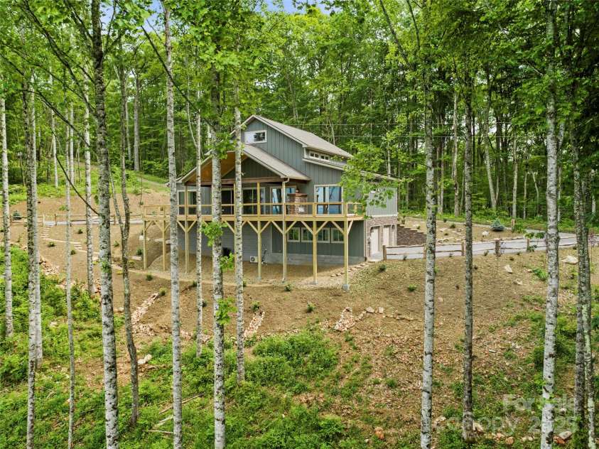 377 Ridge Runner Road, Burnsville, NC 28714.  MLS# CAR4242745, YatesRealty ID 4261. 
