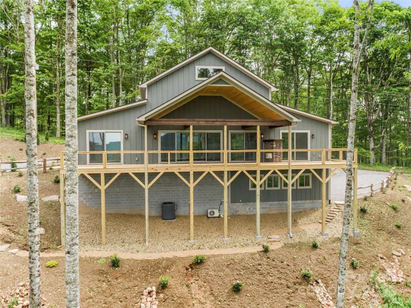 377 Ridge Runner Road, Burnsville, NC 28714.  MLS# CAR4242745, YatesRealty ID 4261. 