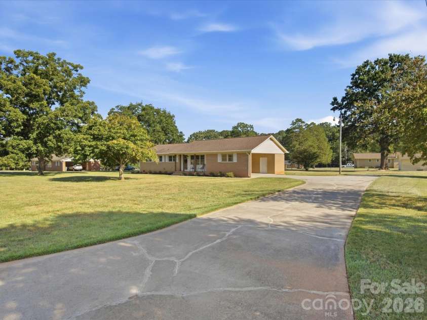 1480 Hallmark Drive, Rock Hill, SC 29730.  MLS# CAR4401157, YatesRealty ID 42610. 
