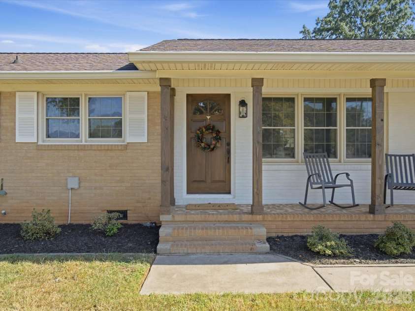 1480 Hallmark Drive, Rock Hill, SC 29730.  MLS# CAR4401157, YatesRealty ID 42610. 