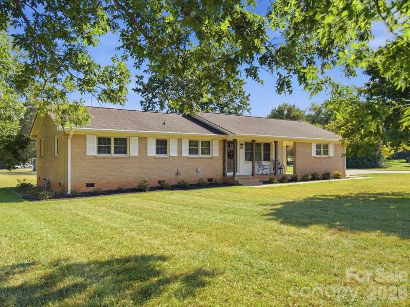1480 Hallmark Drive, Rock Hill, SC 29730.  MLS# CAR4401157, YatesRealty ID 42610. 