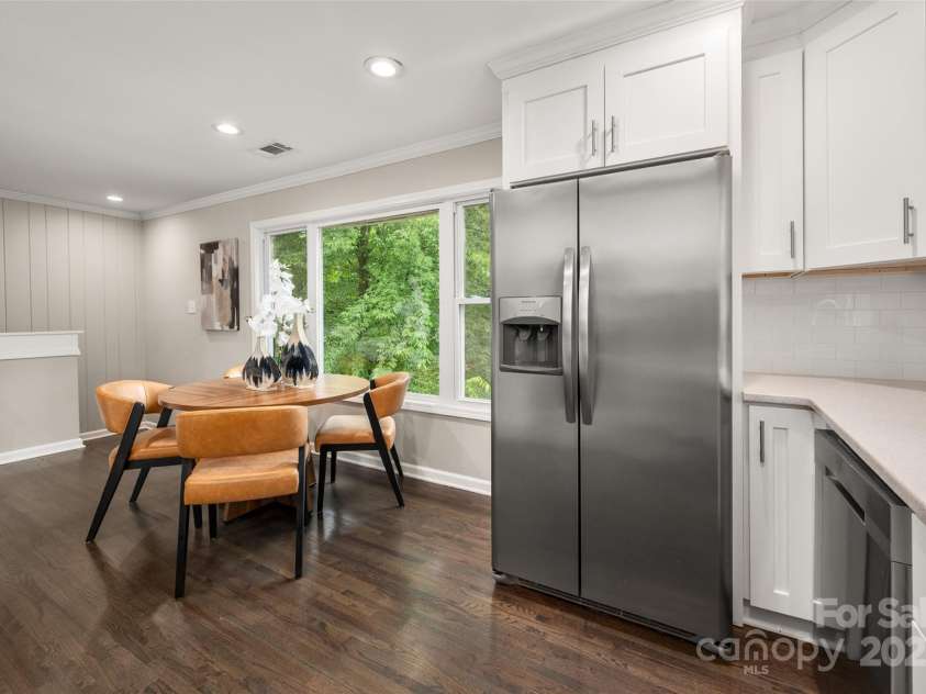 6801 Starcrest Drive, Charlotte, NC 28210.  MLS# CAR4291629, YatesRealty ID 42611. 