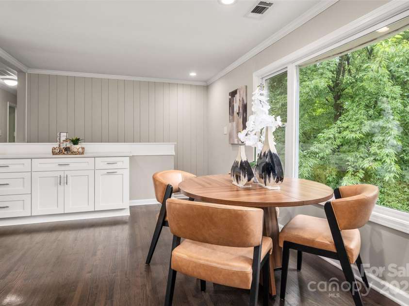 6801 Starcrest Drive, Charlotte, NC 28210.  MLS# CAR4291629, YatesRealty ID 42611. 