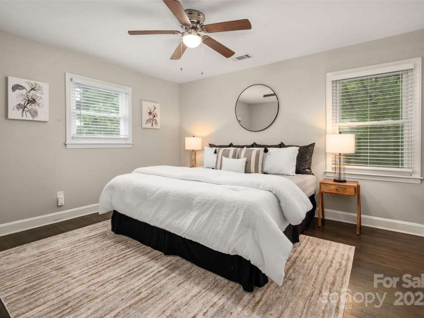 6801 Starcrest Drive, Charlotte, NC 28210.  MLS# CAR4291629, YatesRealty ID 42611. 