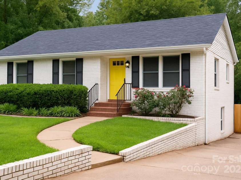 6801 Starcrest Drive, Charlotte, NC 28210.  MLS# CAR4321637, YatesRealty ID 42611. 