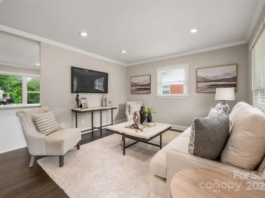 6801 Starcrest Drive, Charlotte, NC 28210.  MLS# CAR4321637, YatesRealty ID 42611. 