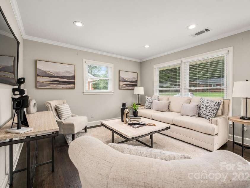 6801 Starcrest Drive, Charlotte, NC 28210.  MLS# CAR4321637, YatesRealty ID 42611. 