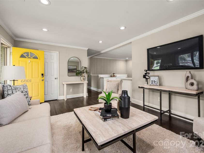 6801 Starcrest Drive, Charlotte, NC 28210.  MLS# CAR4321637, YatesRealty ID 42611. 