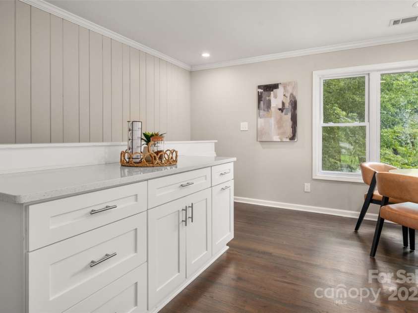 6801 Starcrest Drive, Charlotte, NC 28210.  MLS# CAR4321637, YatesRealty ID 42611. 