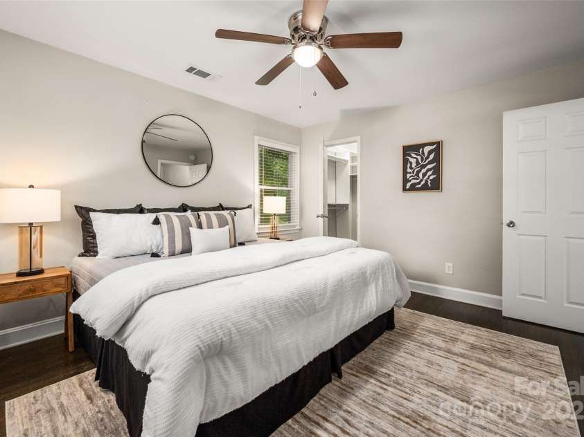 6801 Starcrest Drive, Charlotte, NC 28210.  MLS# CAR4321637, YatesRealty ID 42611. 