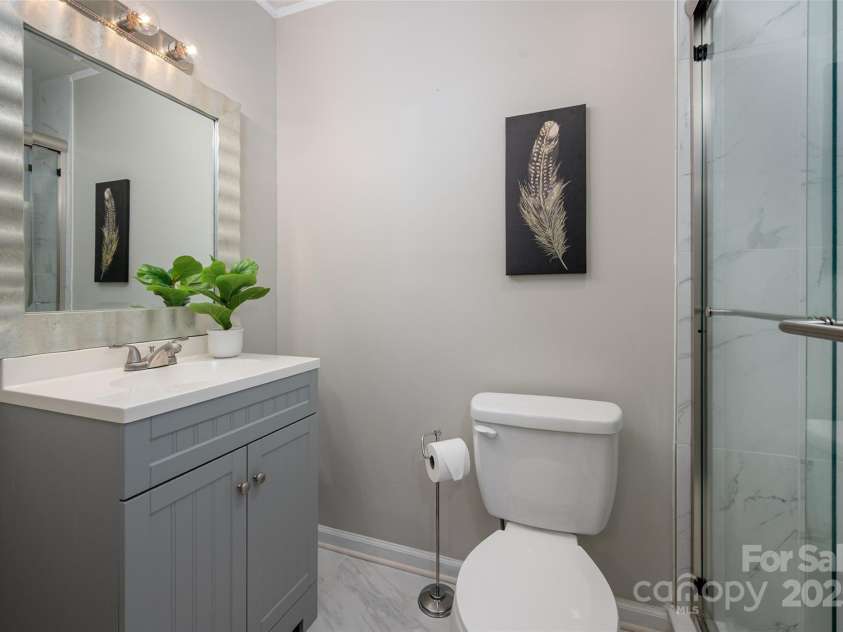 6801 Starcrest Drive, Charlotte, NC 28210.  MLS# CAR4321637, YatesRealty ID 42611. 