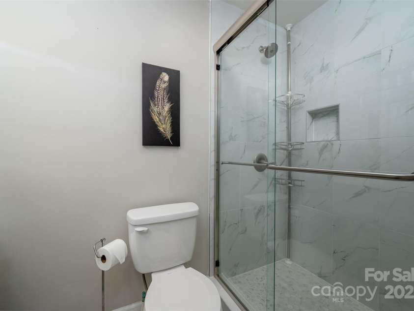 6801 Starcrest Drive, Charlotte, NC 28210.  MLS# CAR4321637, YatesRealty ID 42611. 