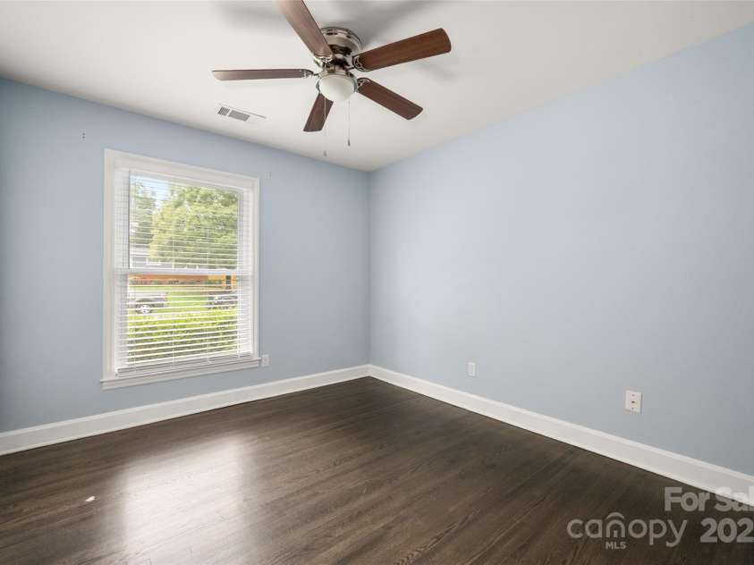 6801 Starcrest Drive, Charlotte, NC 28210.  MLS# CAR4321637, YatesRealty ID 42611. 