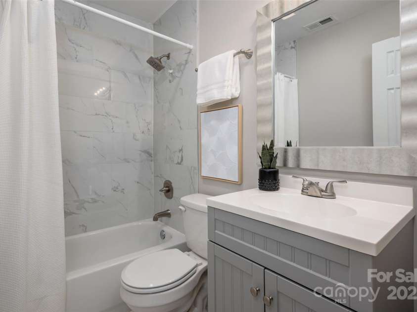 6801 Starcrest Drive, Charlotte, NC 28210.  MLS# CAR4321637, YatesRealty ID 42611. 