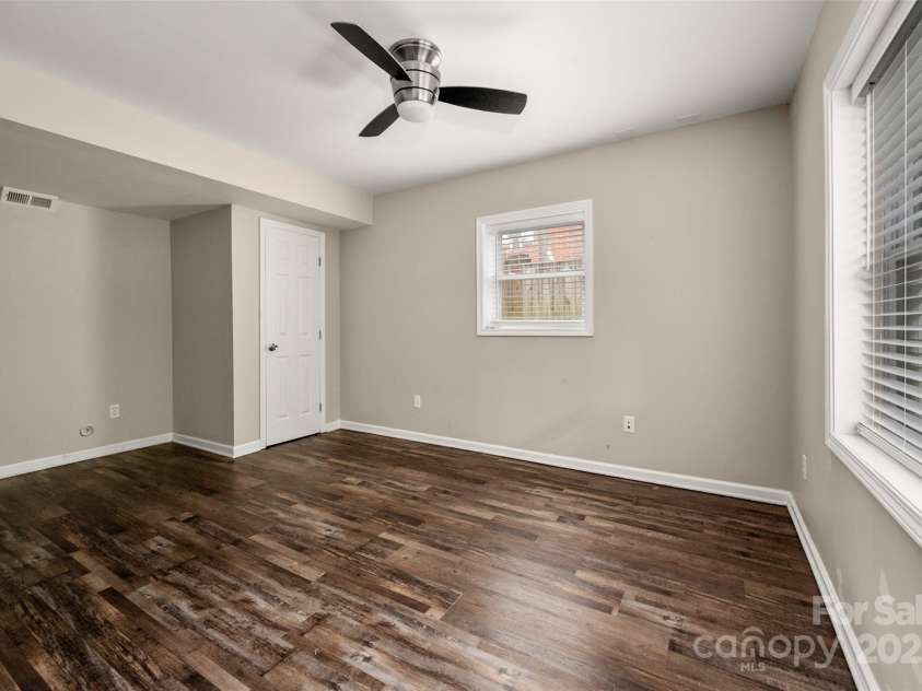 6801 Starcrest Drive, Charlotte, NC 28210.  MLS# CAR4321637, YatesRealty ID 42611. 