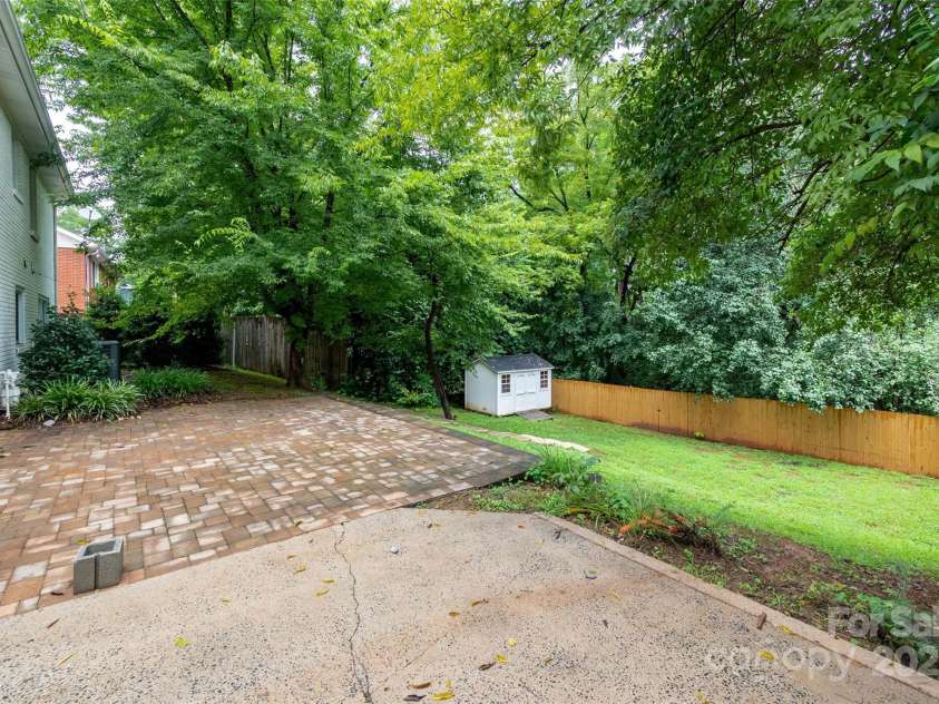 6801 Starcrest Drive, Charlotte, NC 28210.  MLS# CAR4321637, YatesRealty ID 42611. 