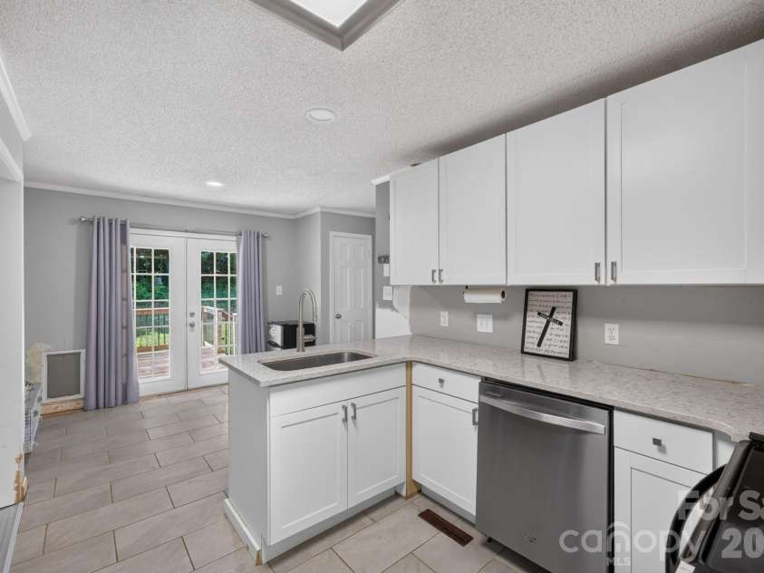 102 Carabelle Circle, Salisbury, NC 28144.  MLS# CAR4405094, YatesRealty ID 42612. 