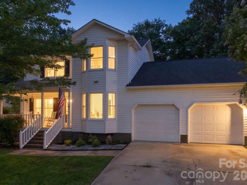 102 Carabelle Circle, Salisbury, NC 28144.  MLS# CAR4405094, YatesRealty ID 42612. 