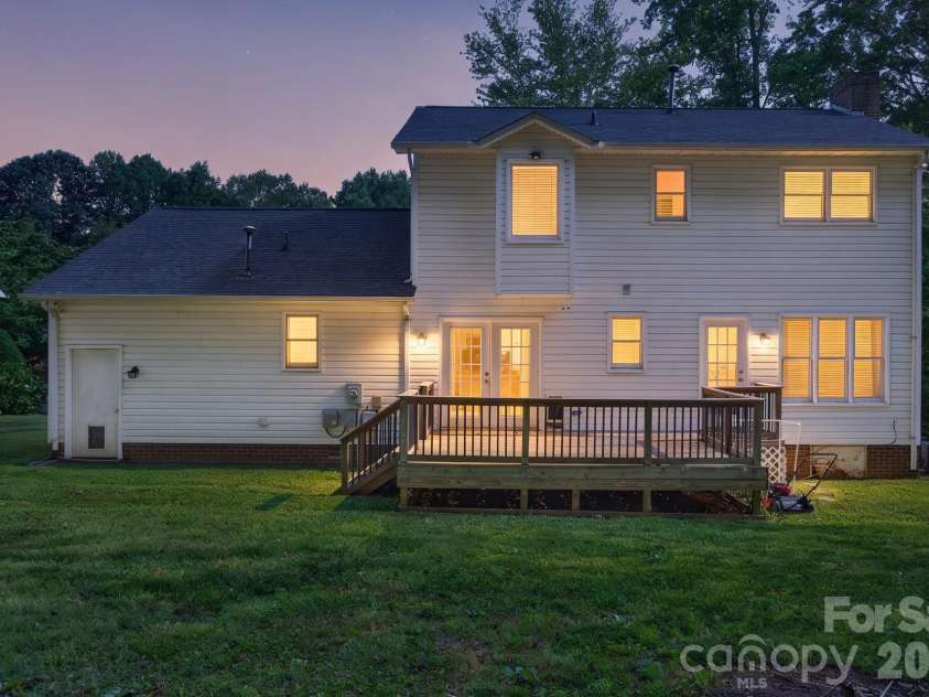 102 Carabelle Circle, Salisbury, NC 28144.  MLS# CAR4405094, YatesRealty ID 42612. 