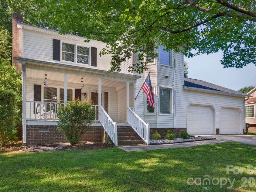 102 Carabelle Circle, Salisbury, NC 28144.  MLS# CAR4405094, YatesRealty ID 42612. 