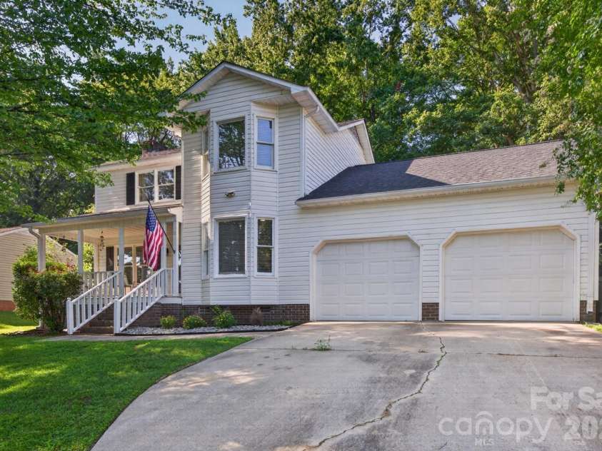 102 Carabelle Circle, Salisbury, NC 28144.  MLS# CAR4405094, YatesRealty ID 42612. 