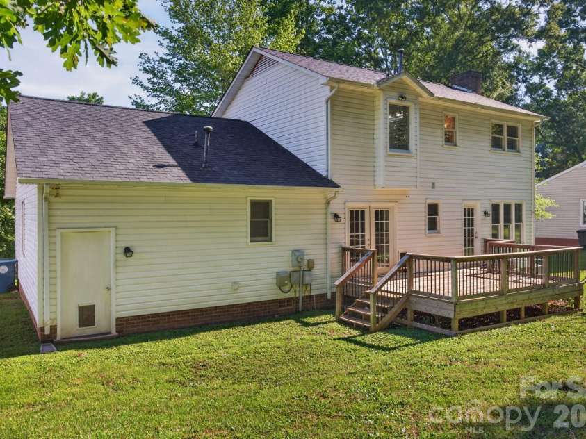 102 Carabelle Circle, Salisbury, NC 28144.  MLS# CAR4405094, YatesRealty ID 42612. 