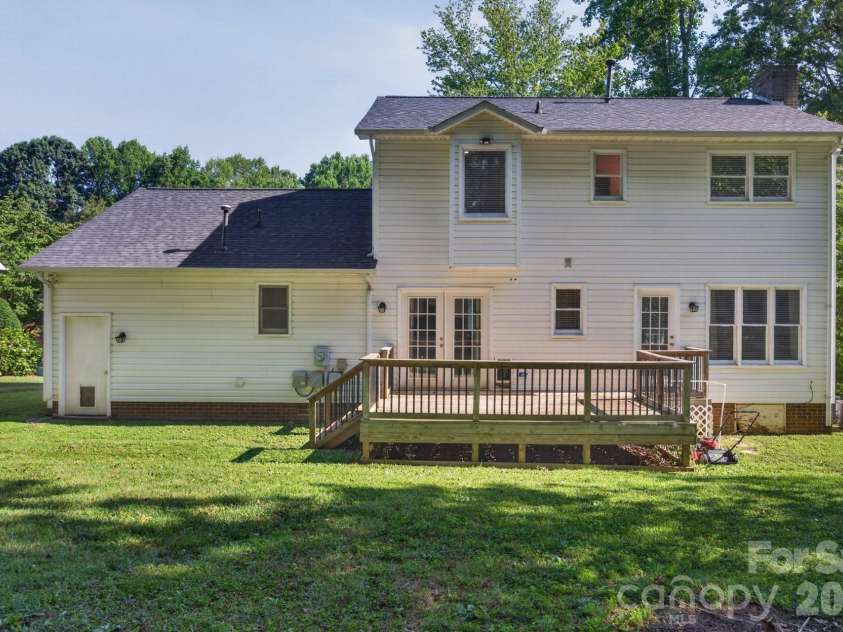 102 Carabelle Circle, Salisbury, NC 28144.  MLS# CAR4405094, YatesRealty ID 42612. 