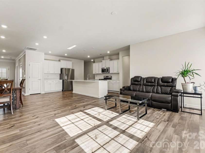 187 White Apple Way, Statesville, NC 28625.  MLS# CAR4410841, YatesRealty ID 42613. 