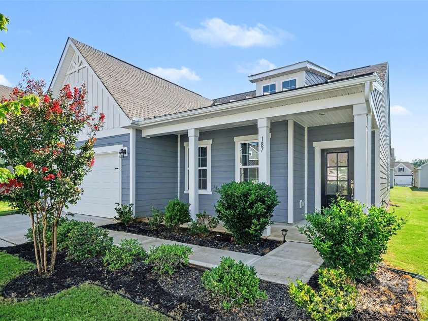 187 White Apple Way, Statesville, NC 28625.  MLS# CAR4410841, YatesRealty ID 42613. 